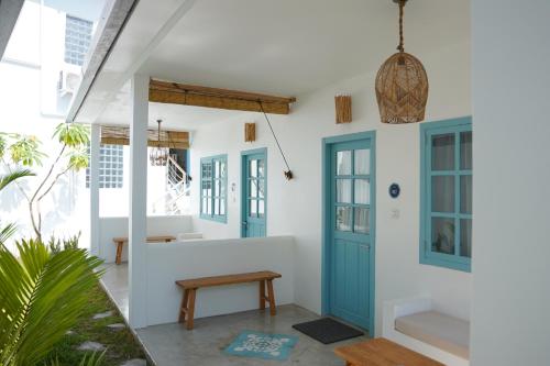 528391031 Seaesta Komodo Hostel & Hotel