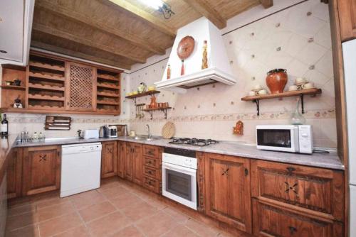 Three-Bedroom Villa image 9