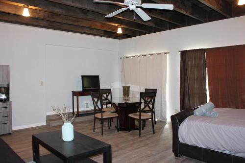 Grand Central Suite in St Pete Close to Downtown thumb 4