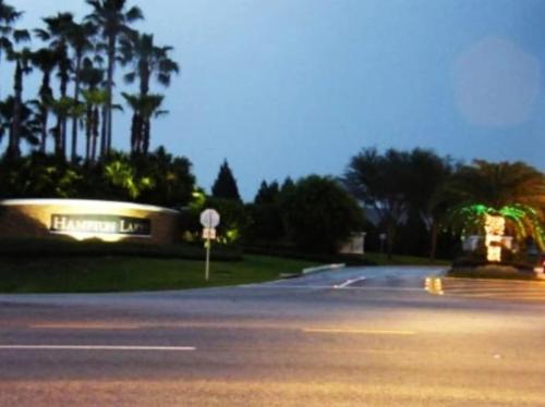 Hampton Lakes 6 bed Holiday Let with private Pool in Davenport, USA