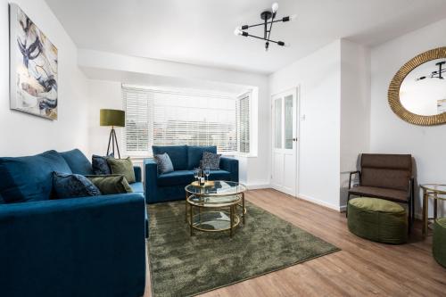 Leyland House - Private Parking Free Wi-Fi Garden