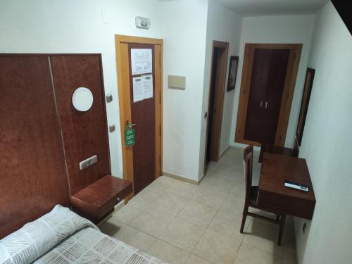 Single Room image 4