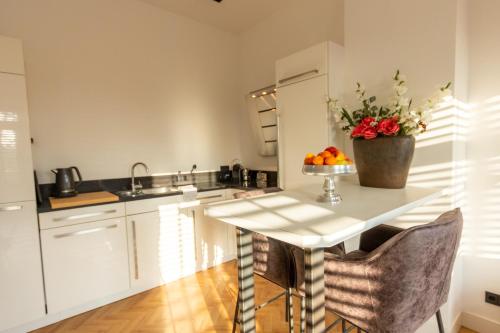 Spacious private apartement, 25min from Amsterdam in ฮิลเวอร์ซุม