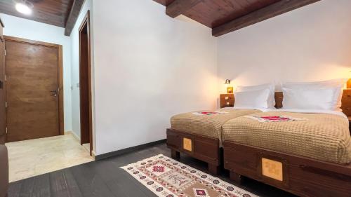Double or Twin Room with View image 10