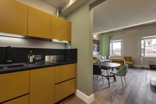 Sant'Agostino Luxury Apartment by Mamo Florence - image 8
