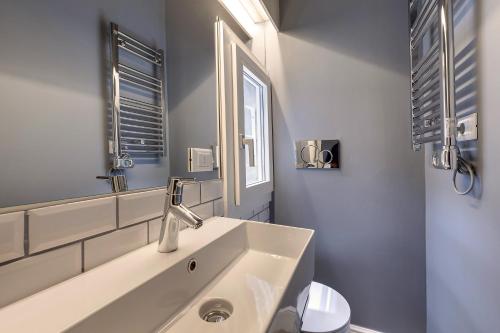 Sant'Agostino Luxury Apartment by Mamo Florence - image 13