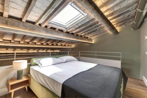 Sant'Agostino Luxury Apartment by Mamo Florence - image 11