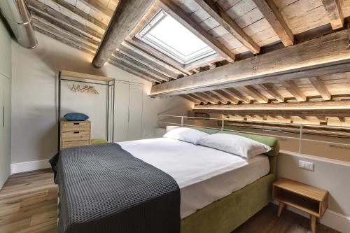 Sant'Agostino Luxury Apartment by Mamo Florence - image 12