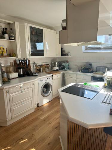 3' Subway, 15' Center, AC, Parking, Calm, Balcony in Les Lilas