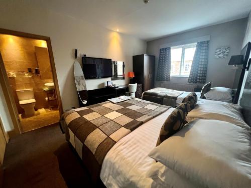 Inn On The Prom At The Fernlea Hotel - image 10