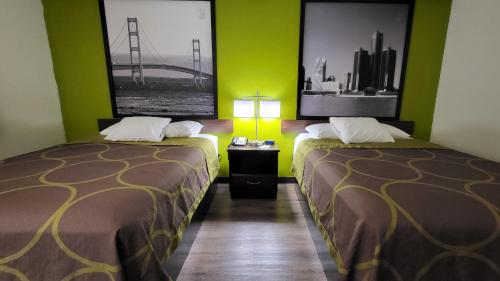 2 queen beds