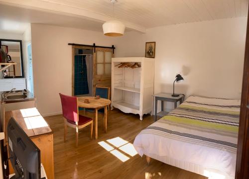 Studio dans dépendances centre ville - Chambre d'hôtes - Bretignolles-sur-Mer