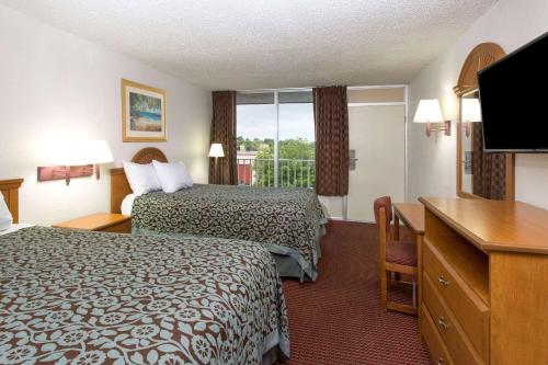 Days Inn by Wyndham Fort Myers