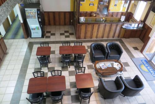 Days Inn by Wyndham Alamosa - image 9