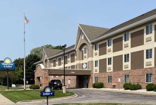 Days Inn & Suites by Wyndham Green Bay WI - Hotel - Green Bay