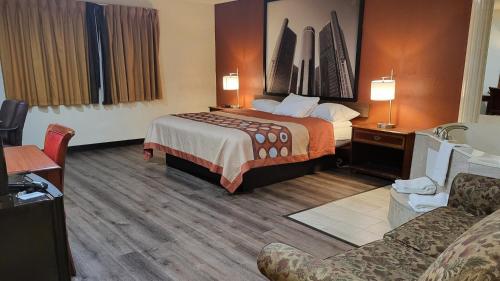 Super 8 by Wyndham Canton/Livonia Area - image 7