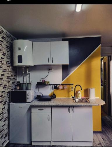 Tiny House Căsuța cocoțată - Valea Doftanei - 2camere (Tiny House Casuta cocotata - Valea Doftanei - 2camere) in เจชิลา