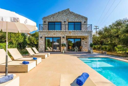 Splendid Zakynthos Villa - 3 Bedrooms - Villa Petlivia - En-suite Bathrooms - Walking Distance to Beach