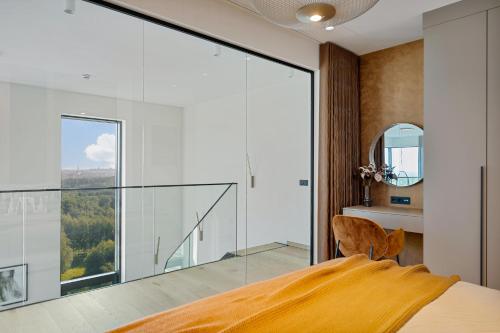 Elegant Seaview Penthouse 3BR Ensuite Luxury Retreat with Sauna and Free Parking Elegant Seaview Penthouse 3BR Ensuite Luxury Retreat with Sauna and Free Parking