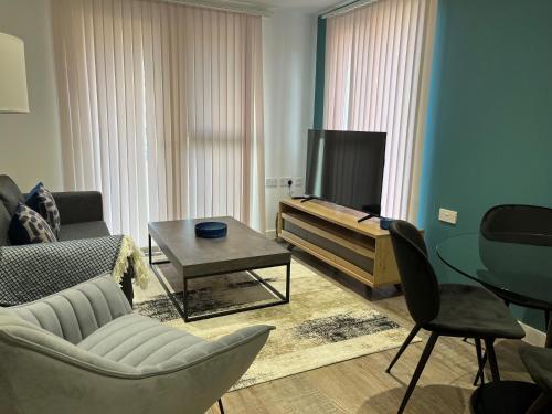 Southampton City Apartments by Charles Hope - image 2