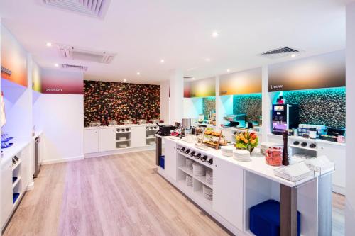 Hampton By Hilton Humberside Airport - image 9