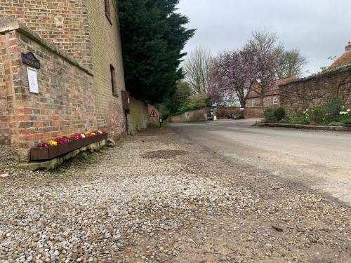 The Carriage House. Sleeps 18+. York. - image 4