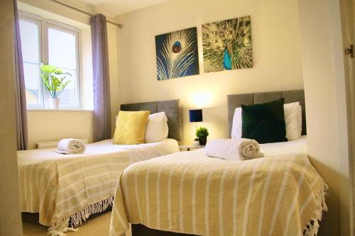 EasyRest House Peterborough - 6 Beds & Private Parking - Easy Location - Access to A1, City Centre & Shops gîte à louer Norman Cross