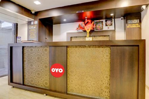 Super OYO Flagship Hotel Everest Lodging Vashi