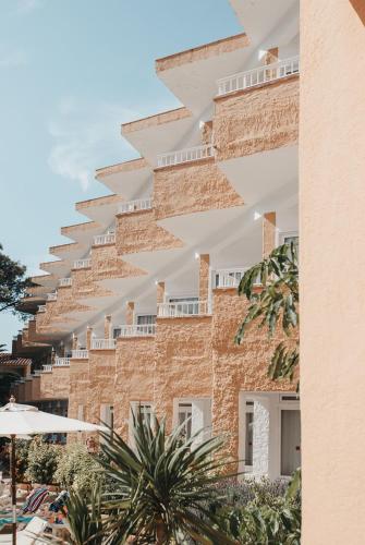 Hotel Xaloc Playa - image 4