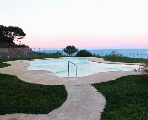 Stella del mare - casa incantevole con piscina e parcheggio privato, Imperia