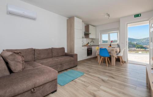1 Bedroom Beautiful Apartment In Rogotin in Banja