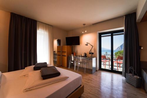 เลค ฟรอนต์ โฮเทล มิราจ (Lake Front Hotel Mirage) in ริวา เดล การ์ดา