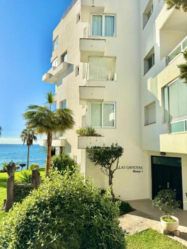SEA VIEW & BEACH ACCESS - Center