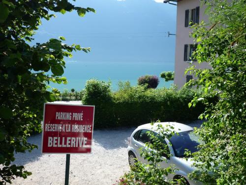 Le Coin des Cygnes et le Nid du Lac, 2 appartements au bord du lac d'Annecy avec plage privée