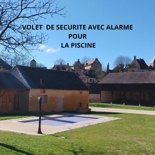 Domaine avec piscine à Milhac dans le Lot