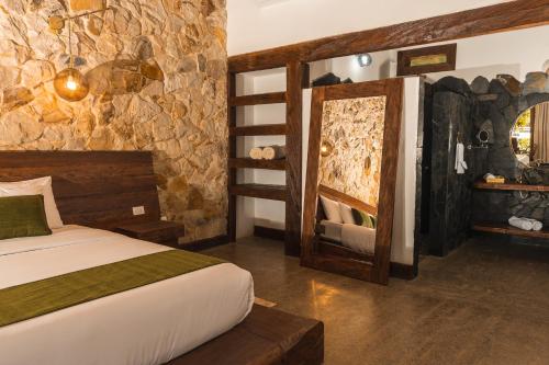1 king bed, 1 twin bed