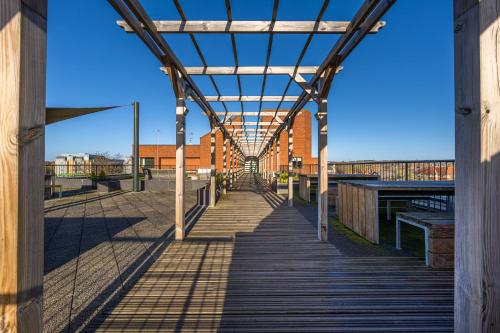 บริการและสิ่งอำนวยความสะดวก, Luxury 1 Bedroom serviced apartment with Roof terrace & Gym in สตีเวนเนจ