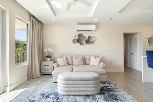 The Crescent at Coral Beach 101 condo in Little Battaleys