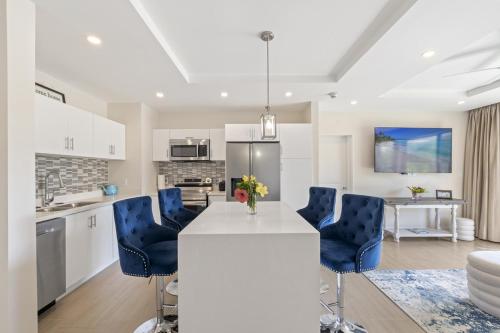 The Crescent at Coral Beach 101 condo in Little Battaleys