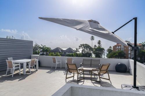 The Crescent at Coral Beach 101 condo in Little Battaleys