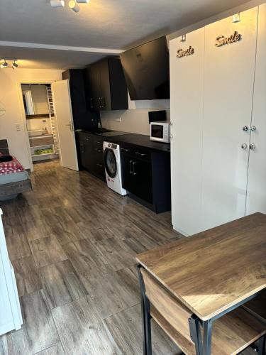 مطبخ, Ferienwohnung Beutelsbacherstr. 12 C in Untertürkheim