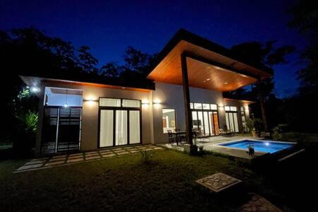 Private Modern Villa Near Resort District in San Jose Soccoths