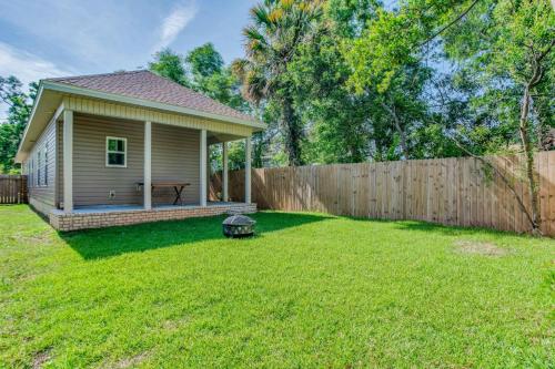 Beach Flow Bungalow-Mins to Downtown-Dining-Base - image 2