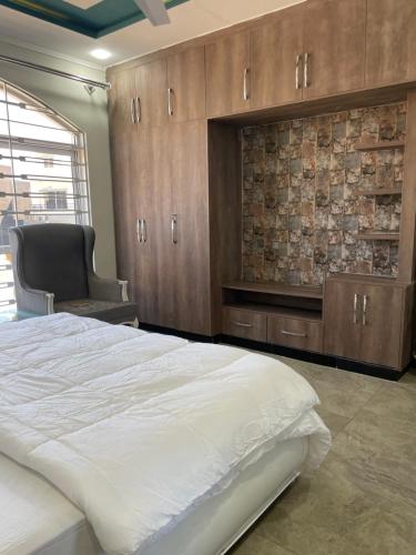 BAHRIA HOLLIDAY HOME - image 13