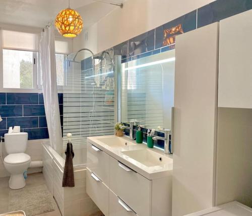 Vannituba, Cosy T3 full Confort Clim Parking proche Centre in Les Cevennes