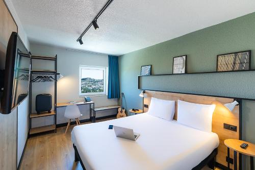 1 queen bed
