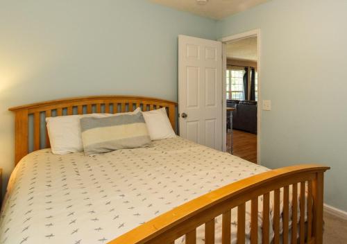 House #16 - Weiss Decision - No pets Lake View in Centre, USA