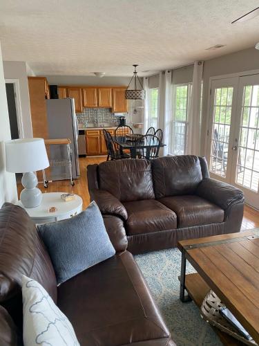 House #16 - Weiss Decision - No pets Lake View in Centre, USA