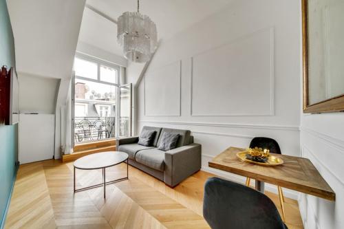 240 Suite Elysée - Superb apartment in Paris