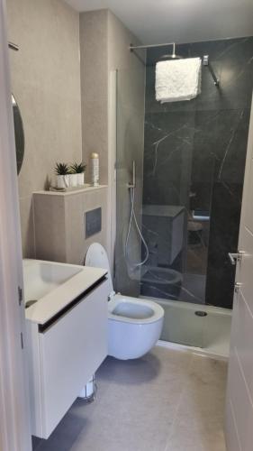 Modern Raynes Park Apartment x2 Bathroom*Garden*Wifi*